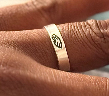 Silver Eagles Band Ring – Hand Engraved 4mm Flat Philadelphia Eagles Logo Ring Pretty Weird