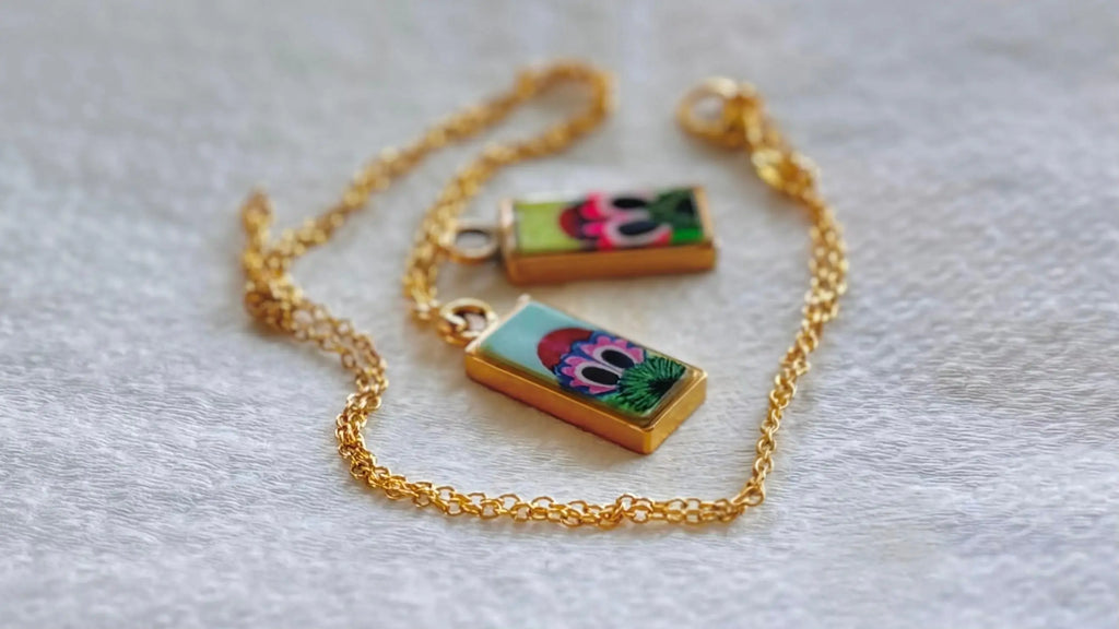 Hand-Painted Peeking Phanatic | Limited Left - Pretty Weird
