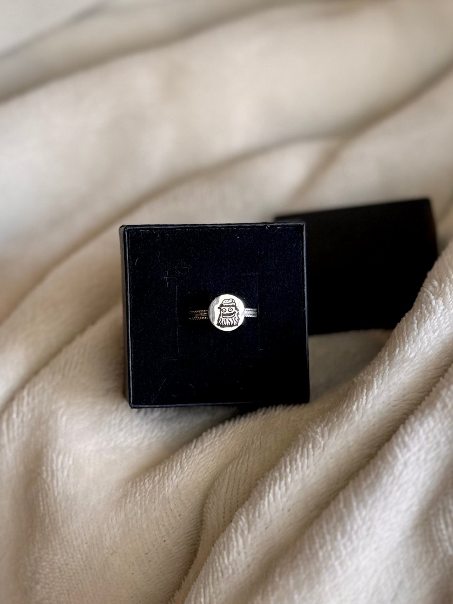 Gritty Engraved Triband Ring | Philadelphia Flyers Sterling Silver Jewelry Pretty Weird