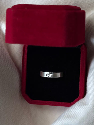 Silver Silly Phillies Phanatic Band Ring – Hand Engraved 4mm Flat Philadelphia Phillies Mascot Ring Pretty Weird