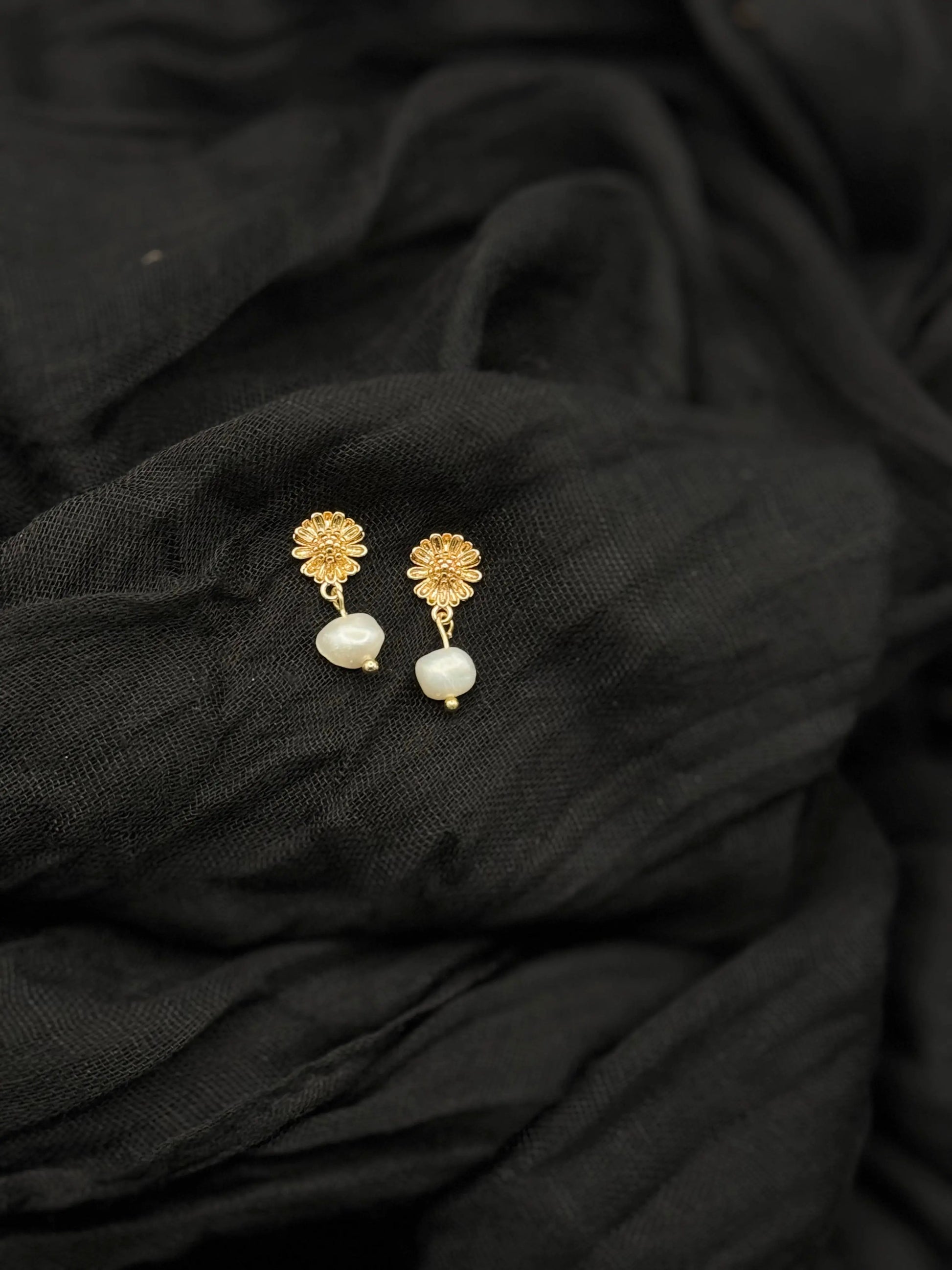 Pearl Flower Dangle Earring - Pretty Weird