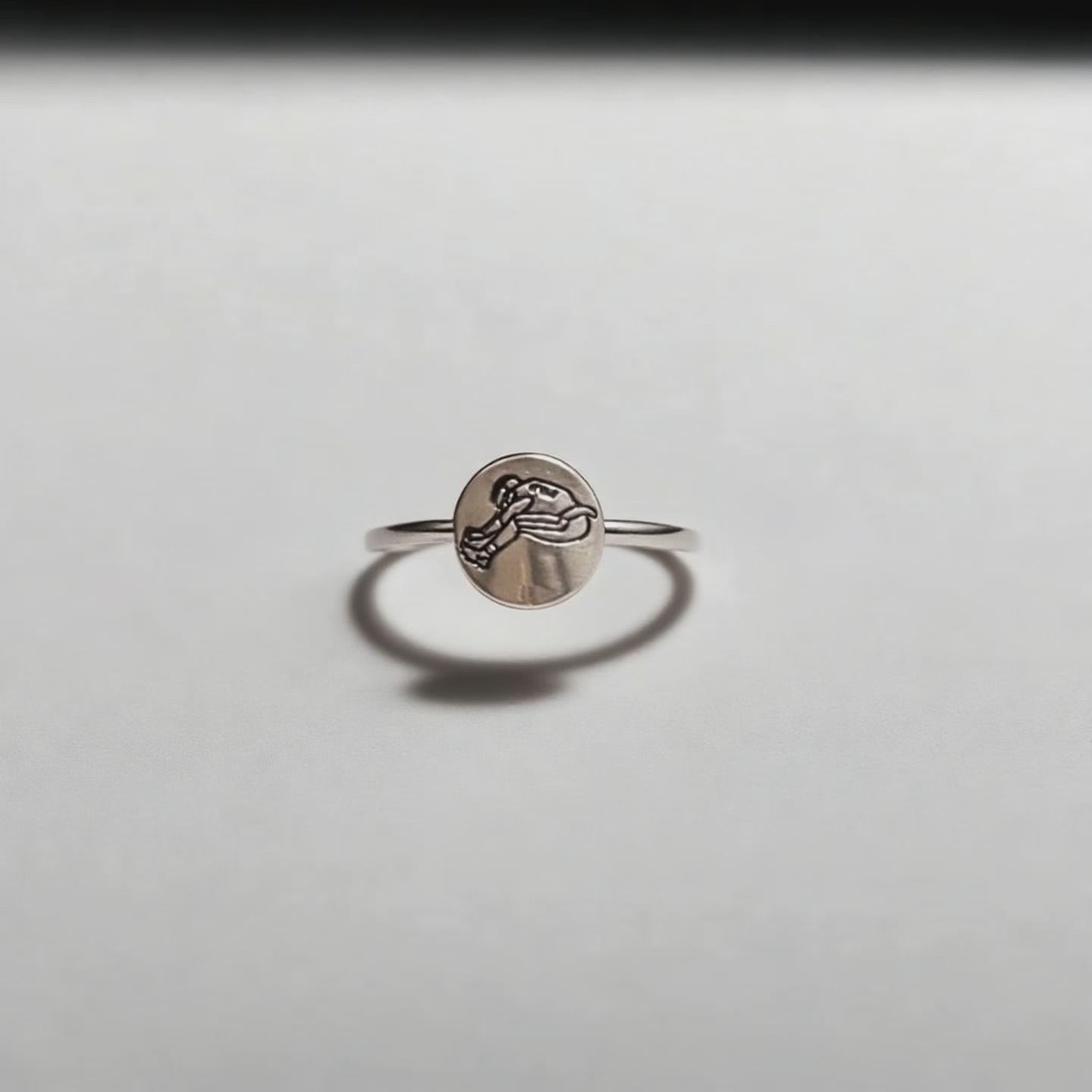 Minimalist Saquon Hurdle Ring